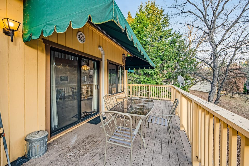 Luring Lakefront Landing House in Groveland