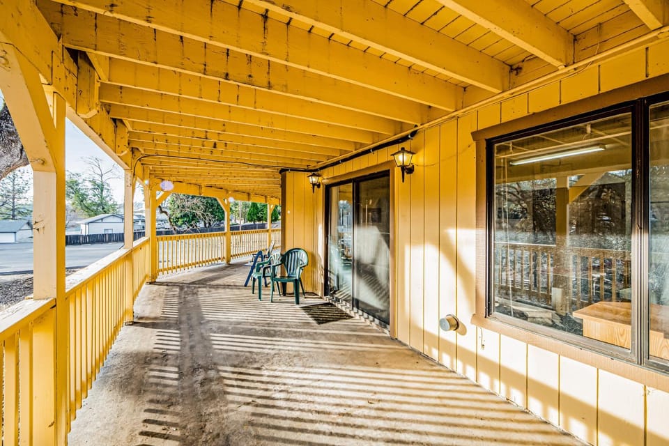 Luring Lakefront Landing House in Groveland