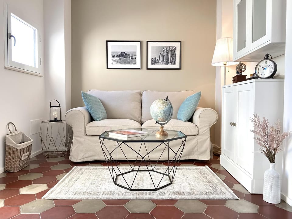 Communal lounge/ TV room, Internal: Not applicable to any particular room