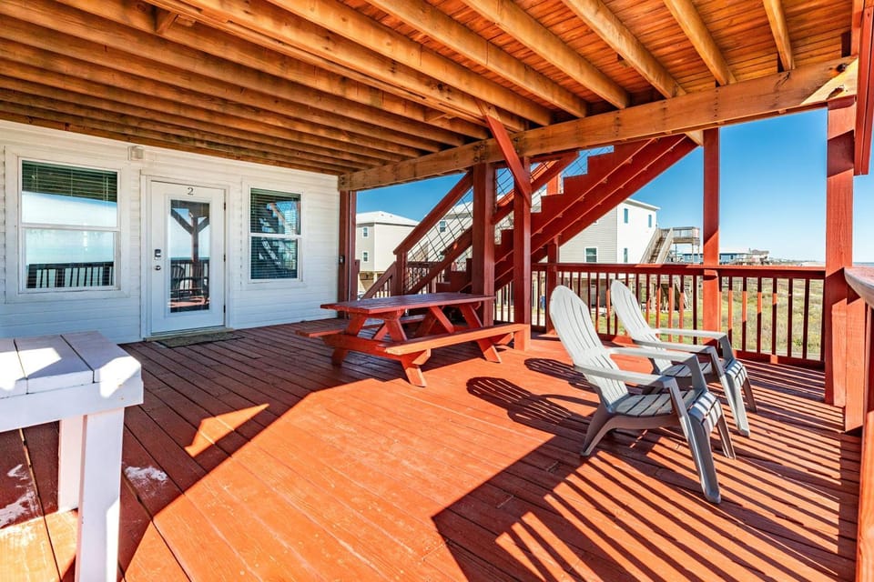 Sea Turtle 2 - Beachside & Pup-Friendly! House in Surfside Beach