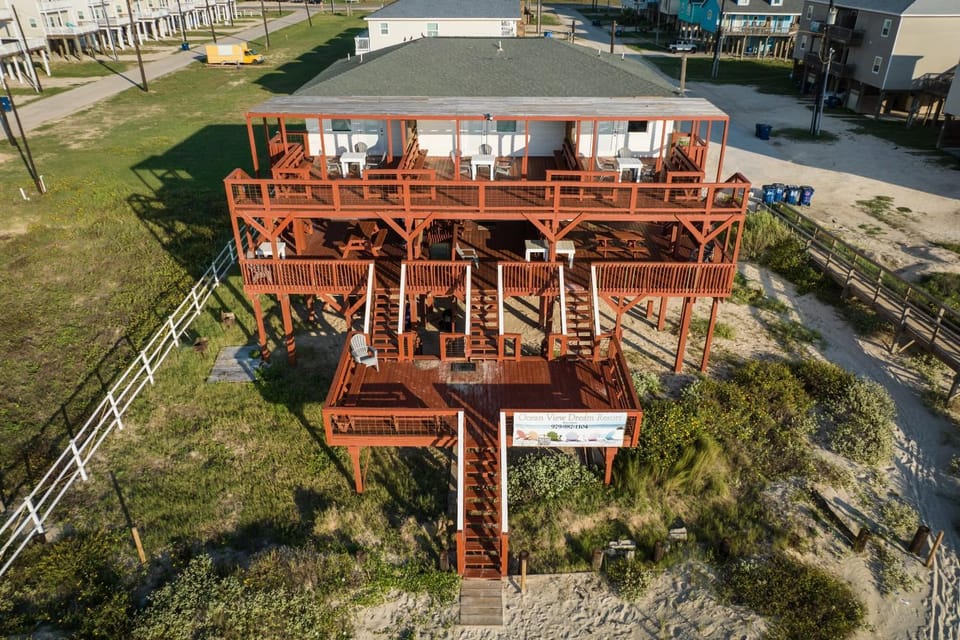 Sea Turtle 2 - Beachside & Pup-Friendly! House in Surfside Beach