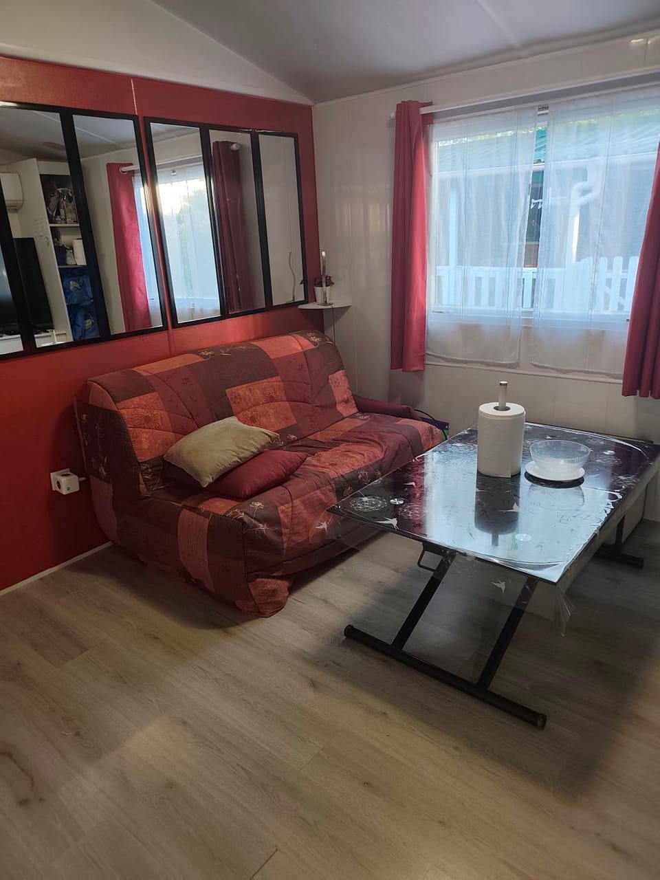 Living room, Seating area, Dining area, internet