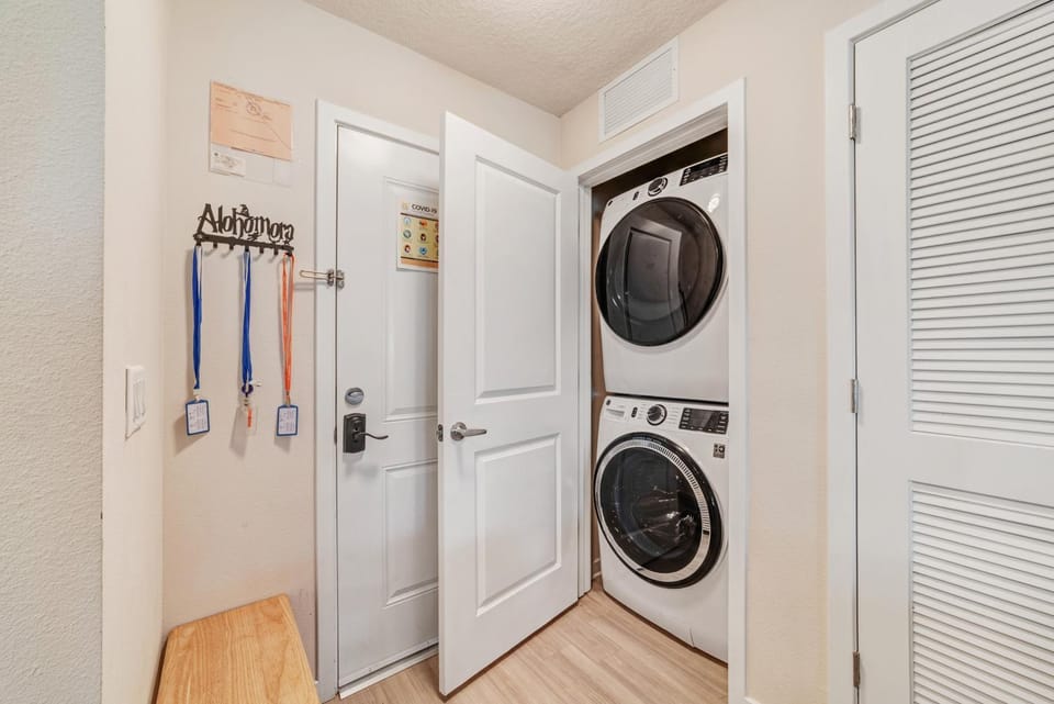 Luxury 3BR resort Condo walking distance to Epic Universe, Convention center and Icon Park Apartment in Orlando
