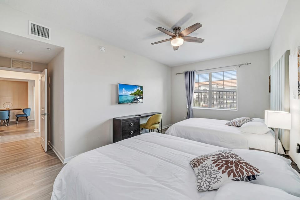 Luxury 3BR resort Condo walking distance to Epic Universe, Convention center and Icon Park Apartment in Orlando