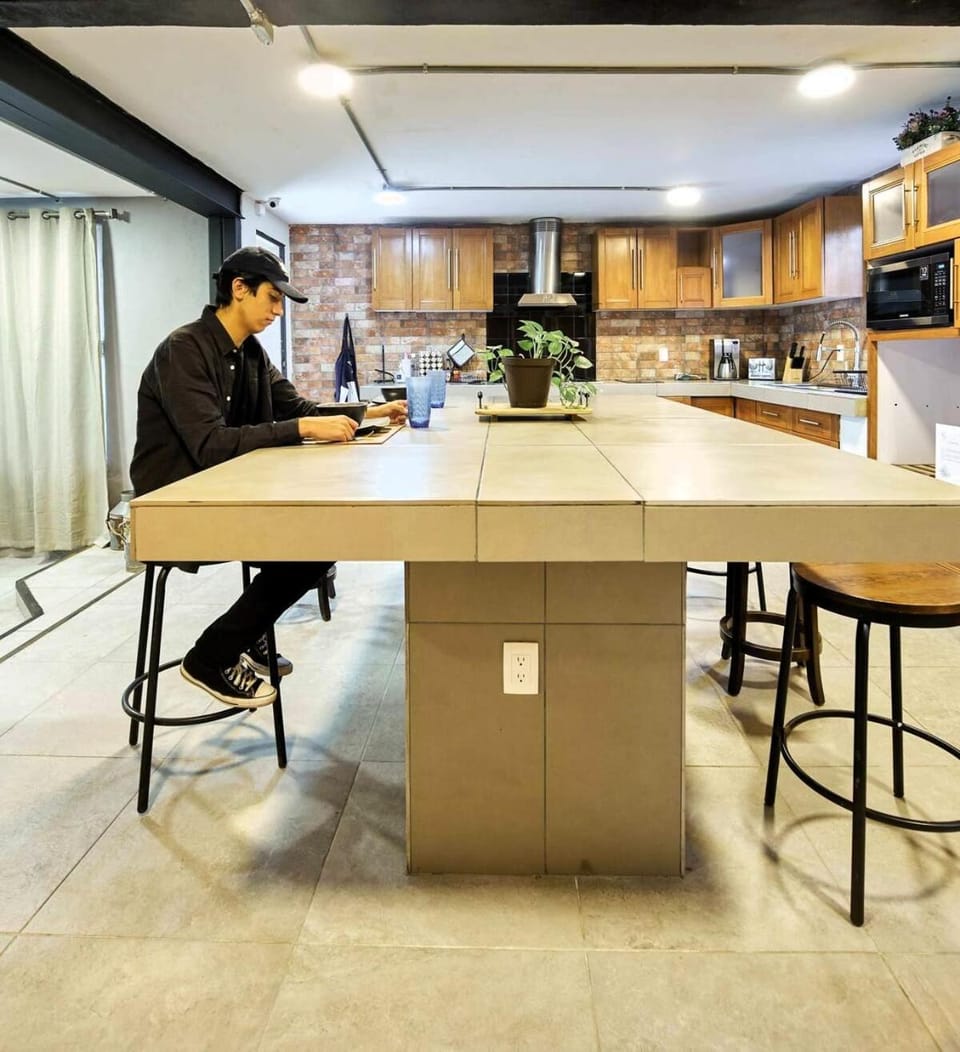 Kitchen or kitchenette, Dining area, Communal kitchen