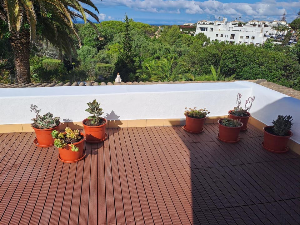 Castelo do Mar, 3 bedroom villa with private pool in large garden, 400m to beach and close to village Villa in Carvoeiro