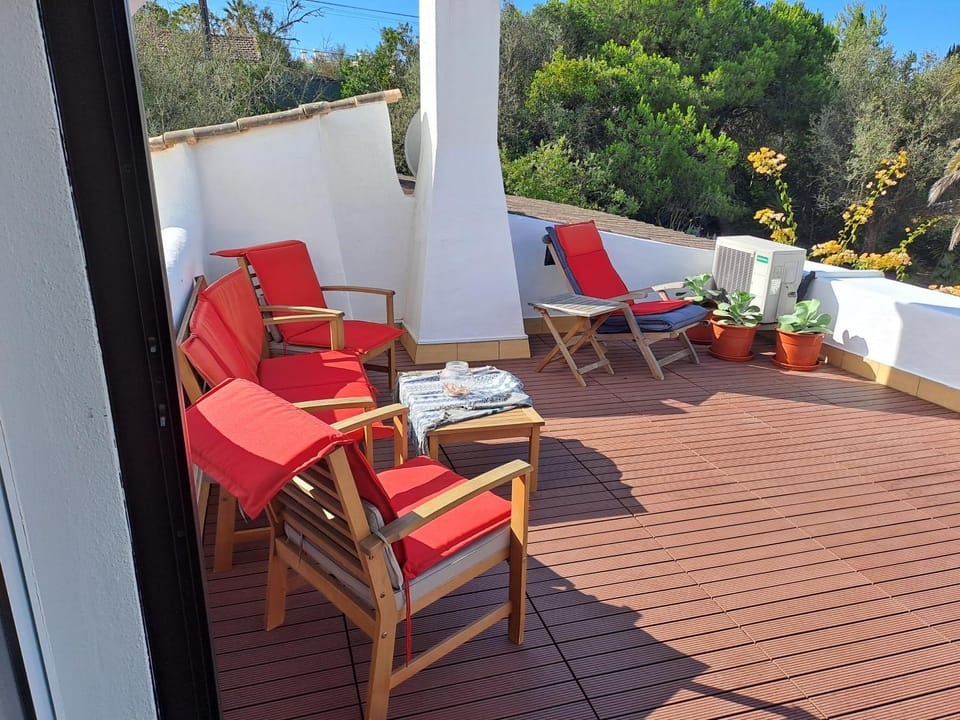 Castelo do Mar, 3 bedroom villa with private pool in large garden, 400m to beach and close to village Villa in Carvoeiro