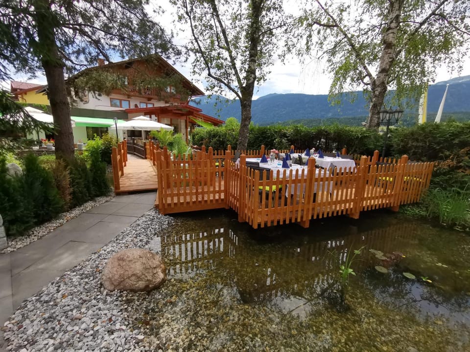 Property building, Restaurant/places to eat, Breakfast