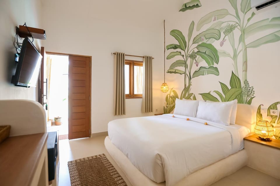 Bed, TV and multimedia, Photo of the whole room, Bedroom