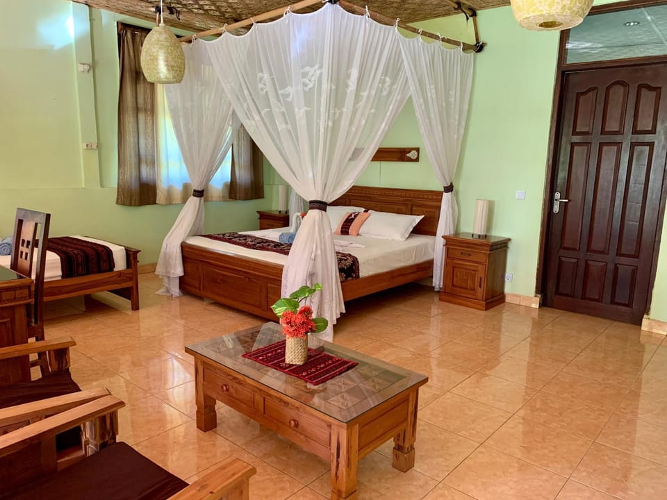 Bed, Living room, Photo of the whole room, Bedroom