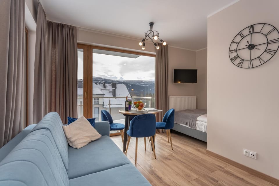 Seating area, City view, Mountain view