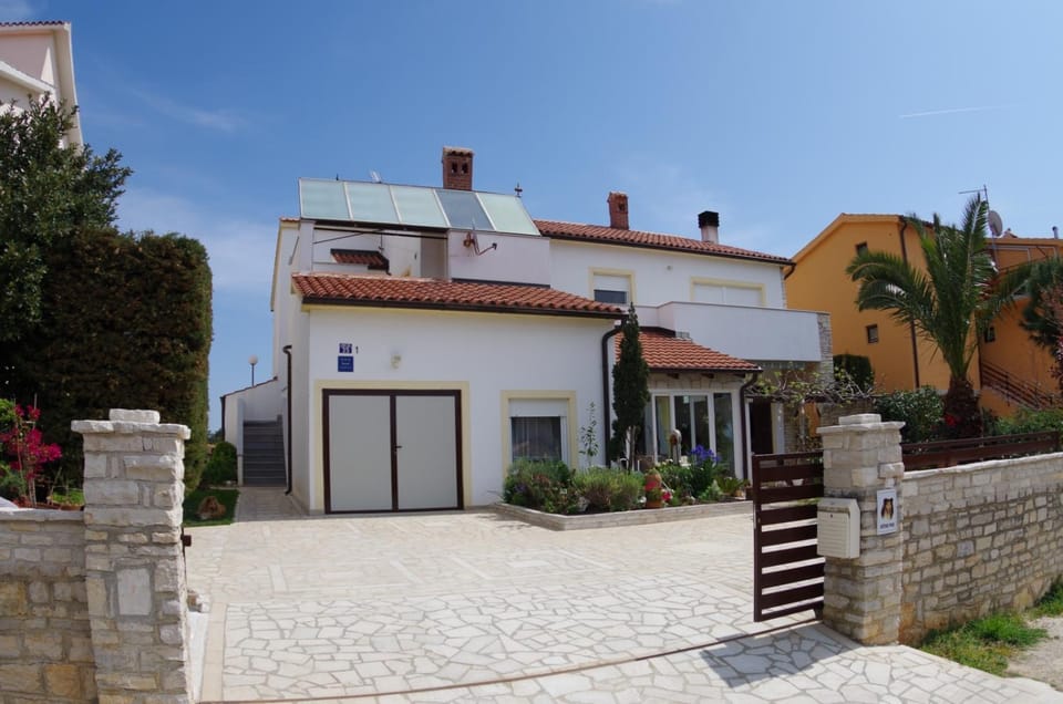Property building, Facade/entrance