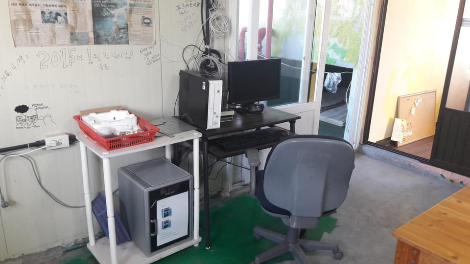 Communal lounge/ TV room
