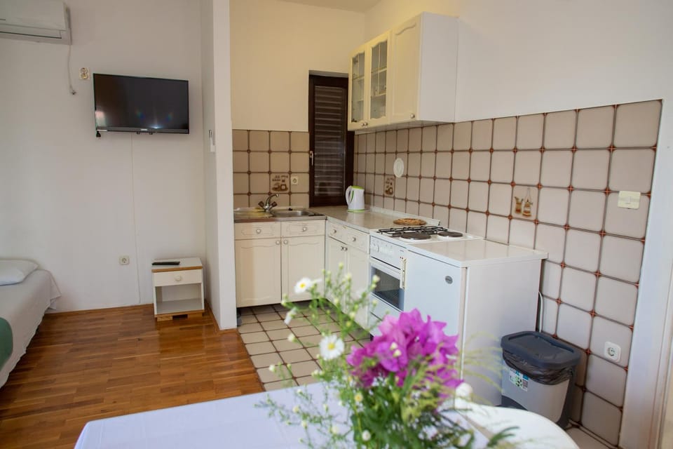 House Emilija Apartment in Novalja