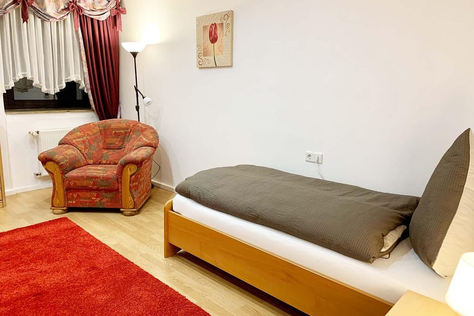 Property building, Bed, Photo of the whole room, Seating area, Bedroom