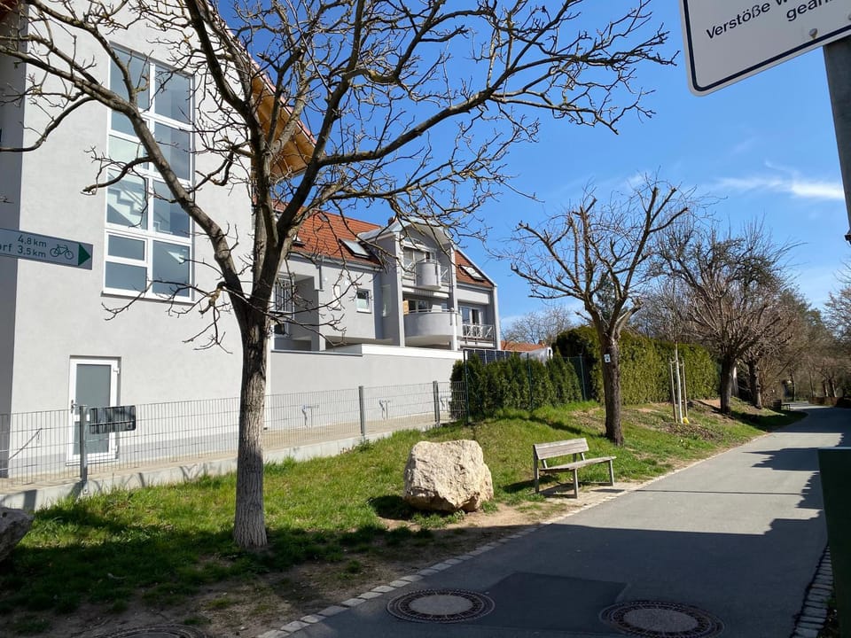 Property building, Neighbourhood