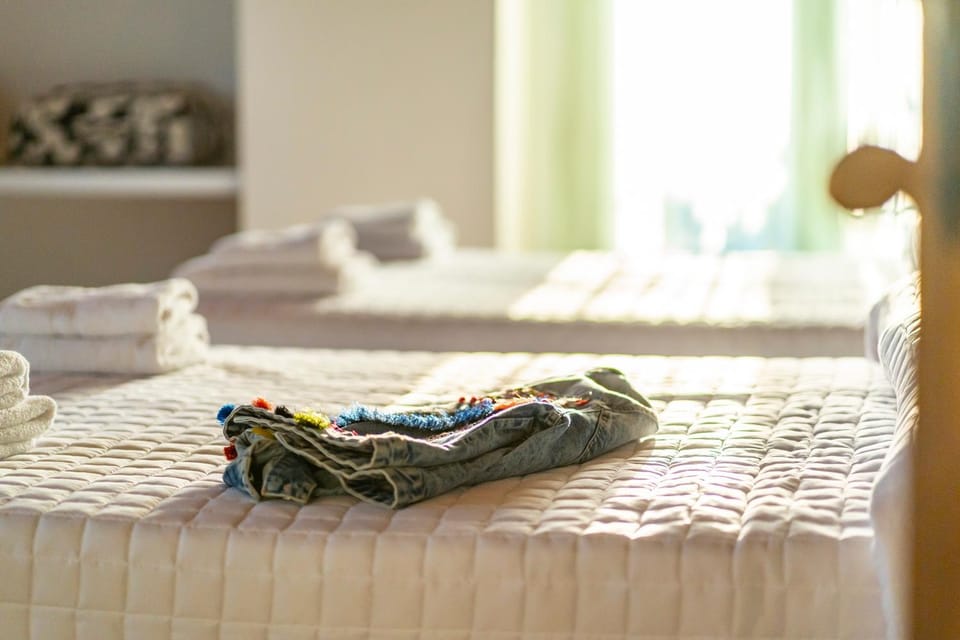 Bed, Bedroom, towels