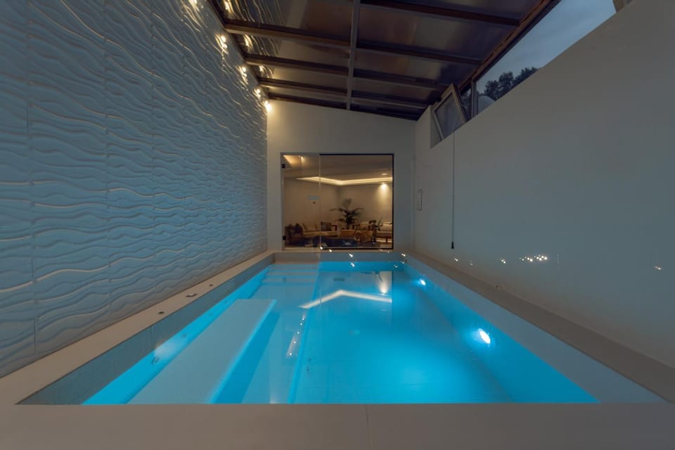 Hot Tub, Swimming pool