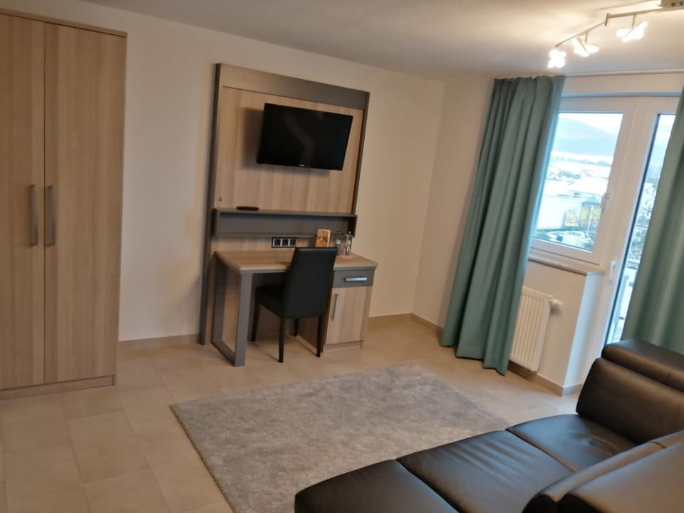 TV and multimedia, Seating area