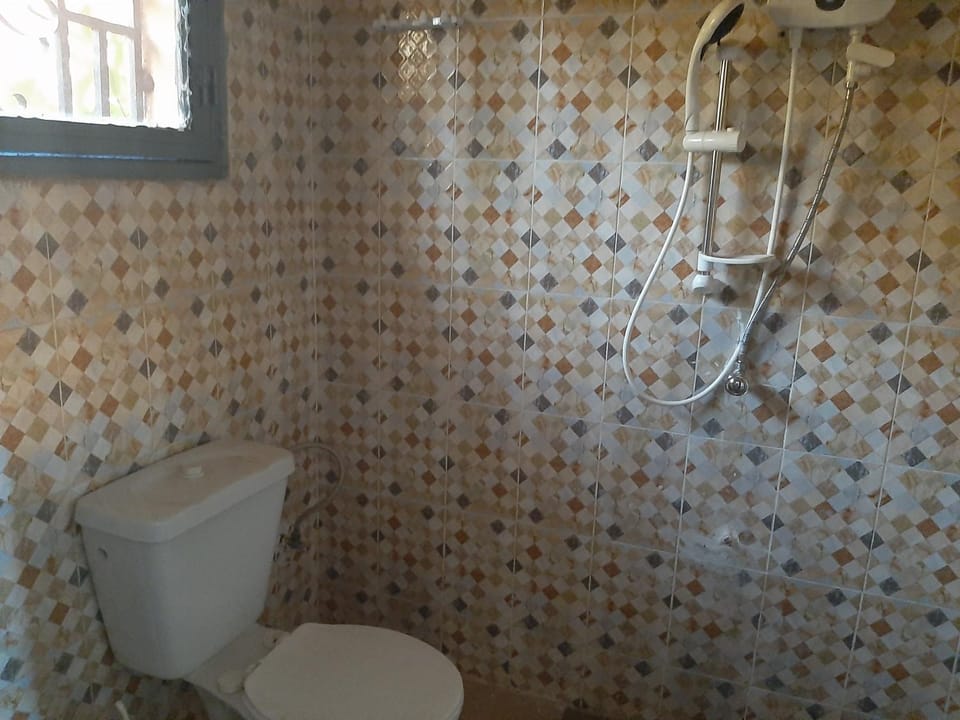 Villa Chambre A climatisée douche Cuisine salon Bed and Breakfast in Africa