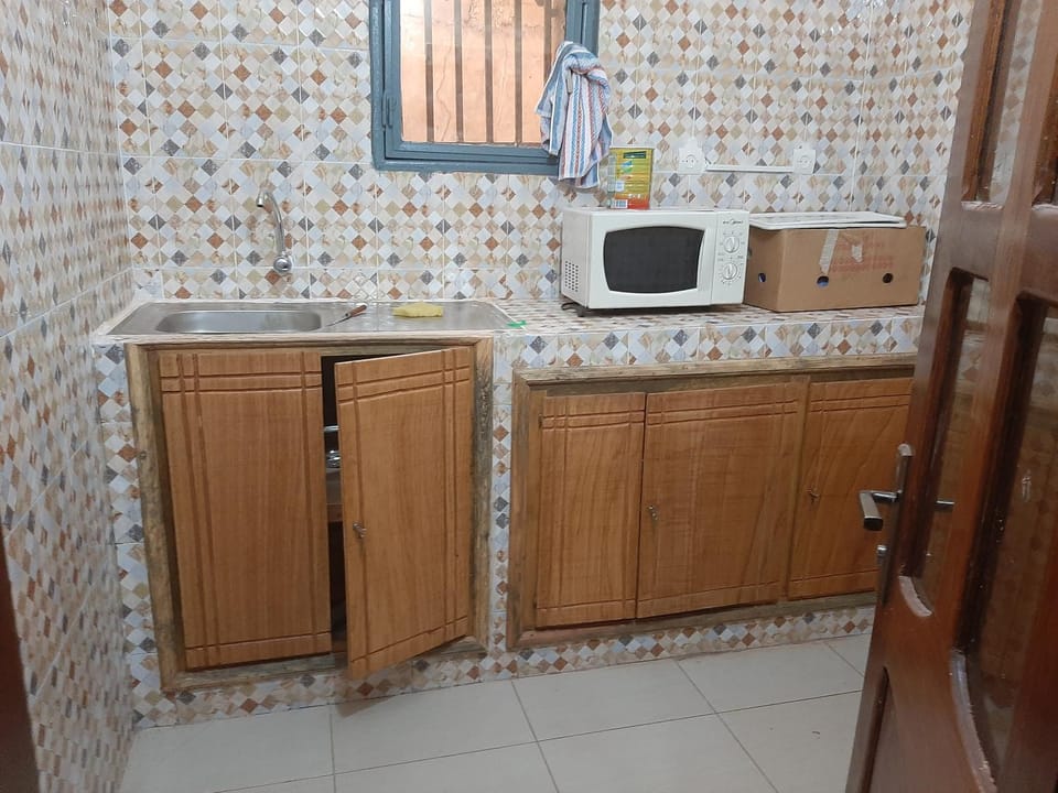 Villa Chambre A climatisée douche Cuisine salon Bed and Breakfast in Africa