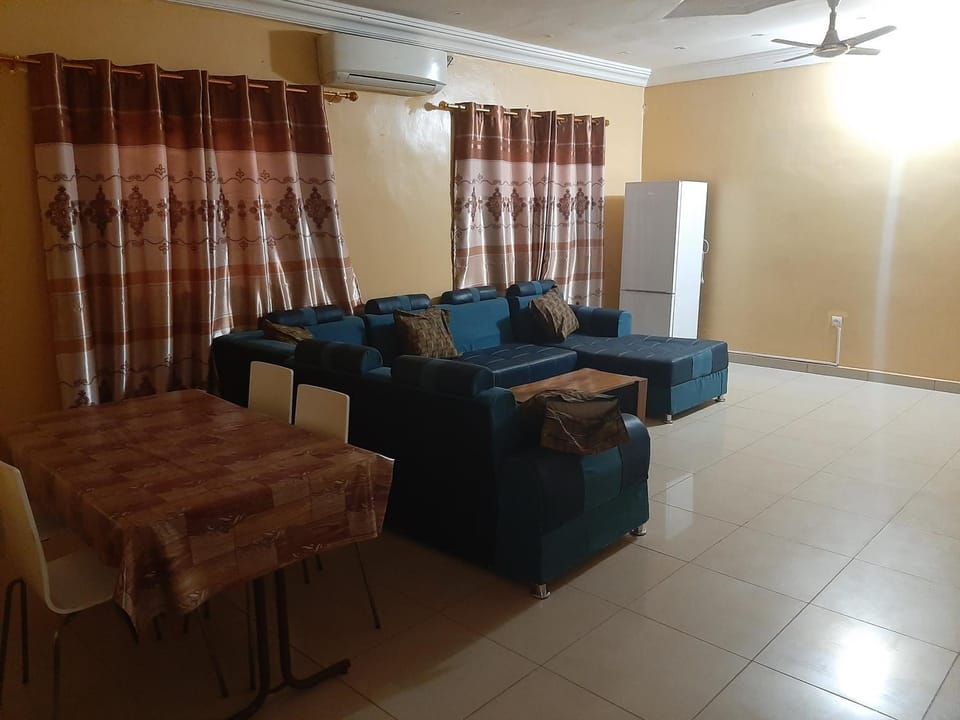 Villa Chambre B climatisée douche Cuisine salon Bed and Breakfast in Africa