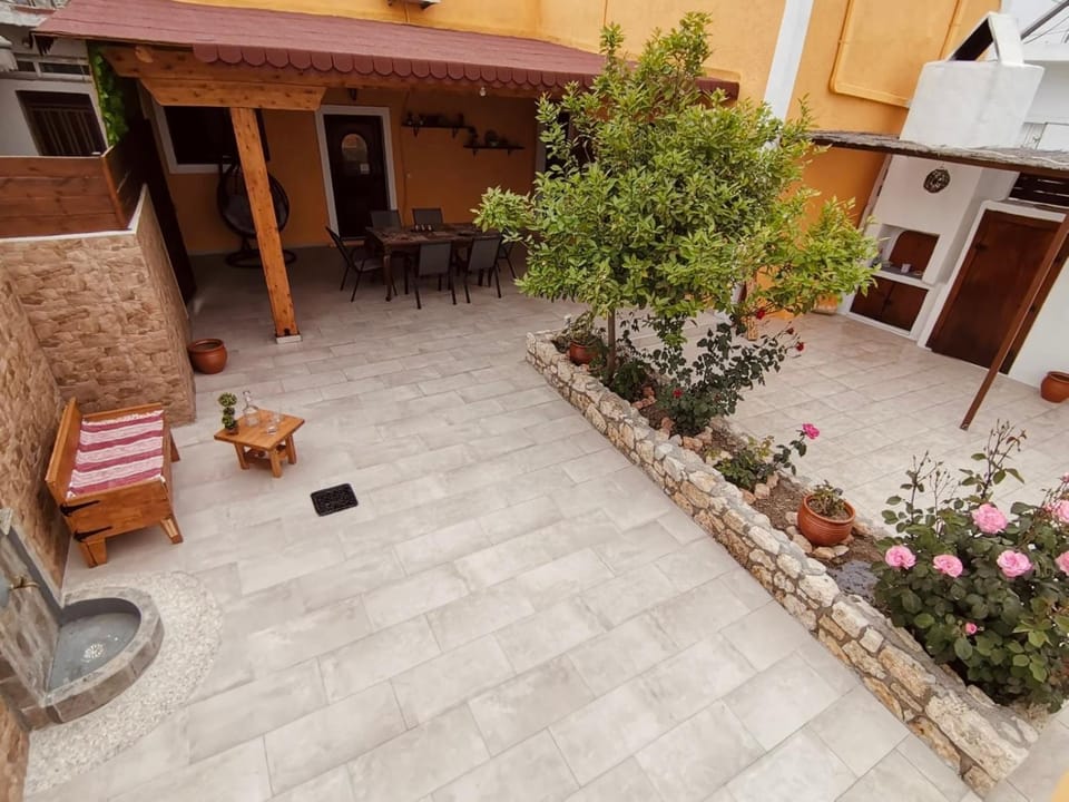 Property building, Day, Garden, Garden view, Inner courtyard view