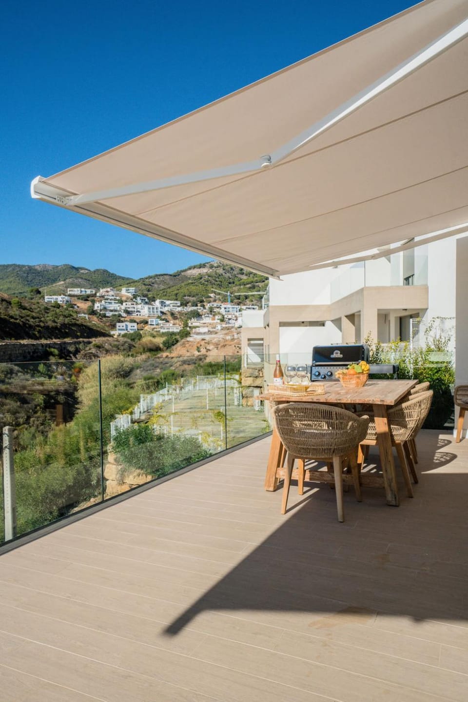 View (from property/room), Balcony/Terrace, Dining area, Mountain view