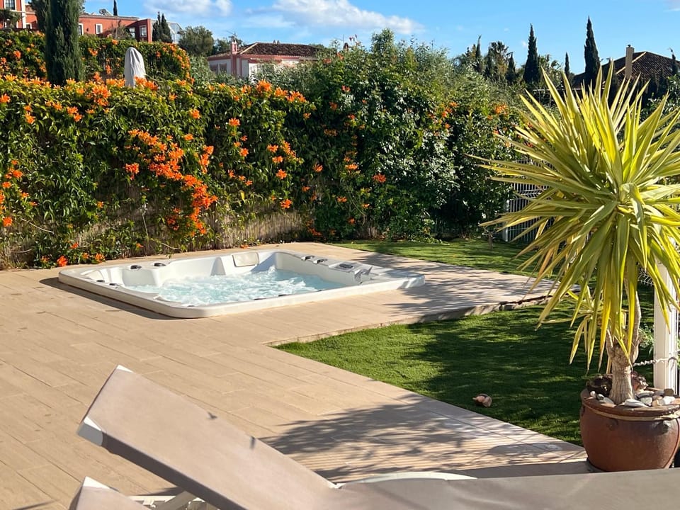 Hot Tub, Hot Tub