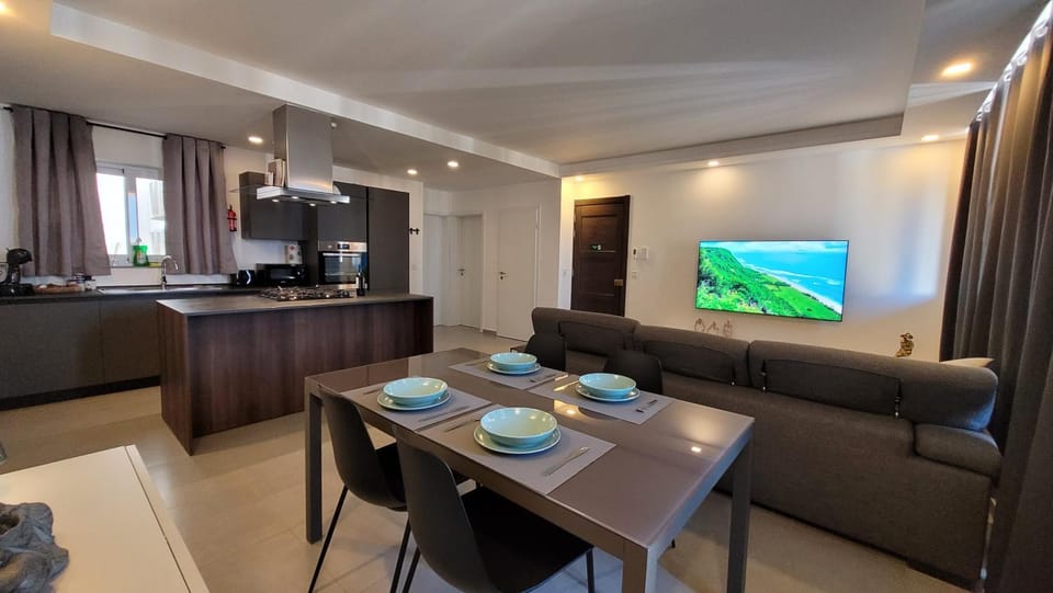 Stylish - Modern - Large Terrace - 2 Bed - 200 M From Sea - Fully Air Con Apartment in Saint Paul's Bay