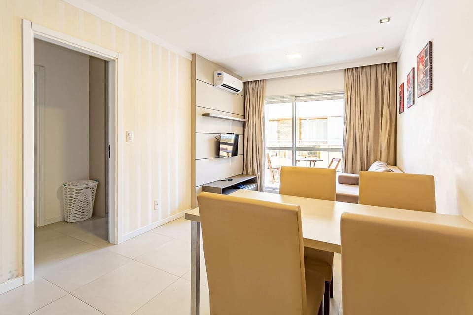 TV and multimedia, Living room, Dining area, air conditioner