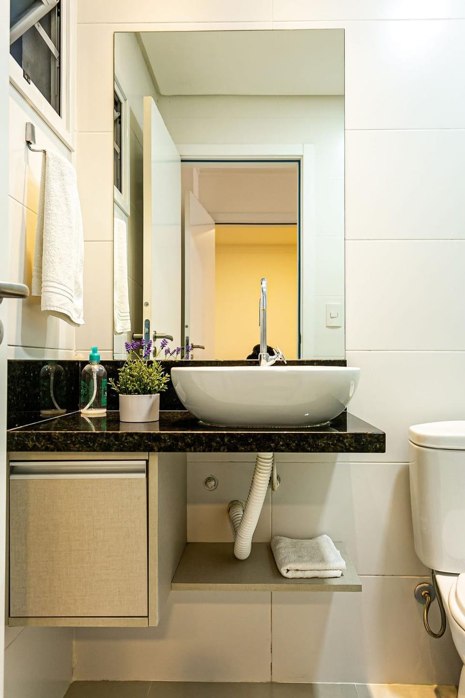 Toilet, Bathroom, towels
