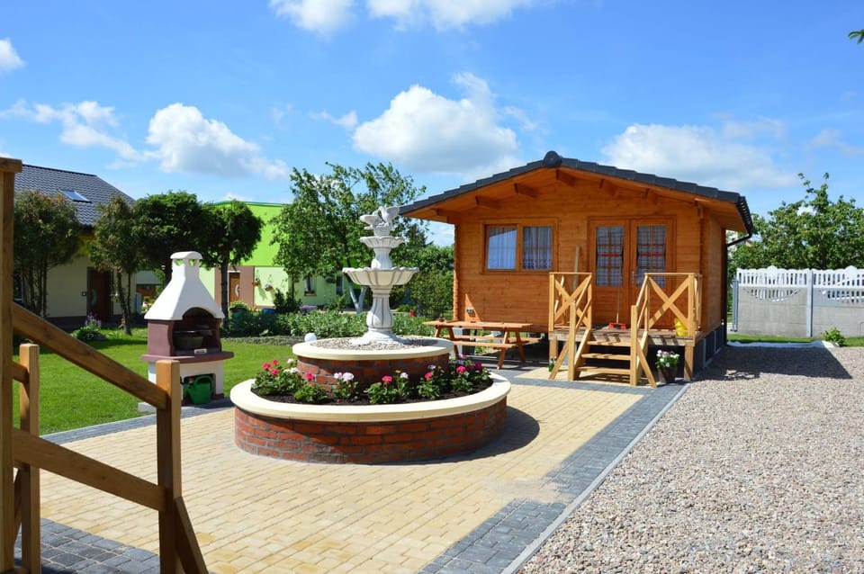 Property building, Patio, Day, Garden