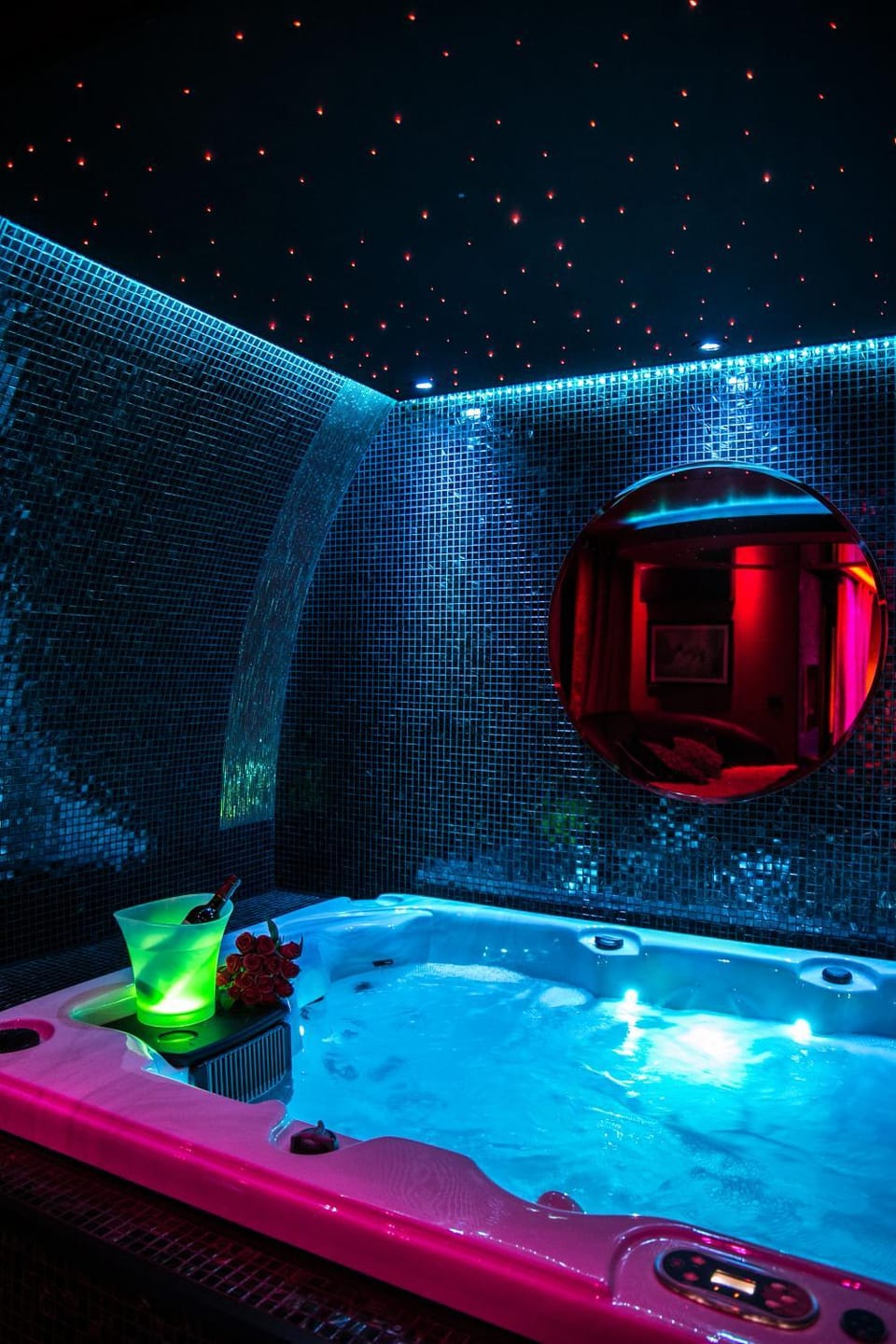 L'Insolite Spa Privatif ''Suite Luxueuse-Jacuzzi" Apartment in Toulouse