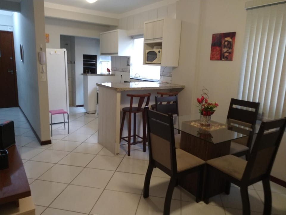 Aconchegante Apartamento Pé na Areia na Praia de Ingleses Gaivotas 70m do Mar Apartment in Florianopolis