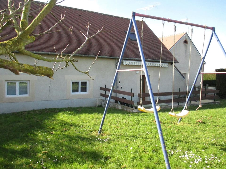 Gîte familial à la ferme avec jardin clos, proche Forêt d'Orléans et étangs, lits faits, jeux enfants - FR-1-590-88 House in Centre-Val de Loire