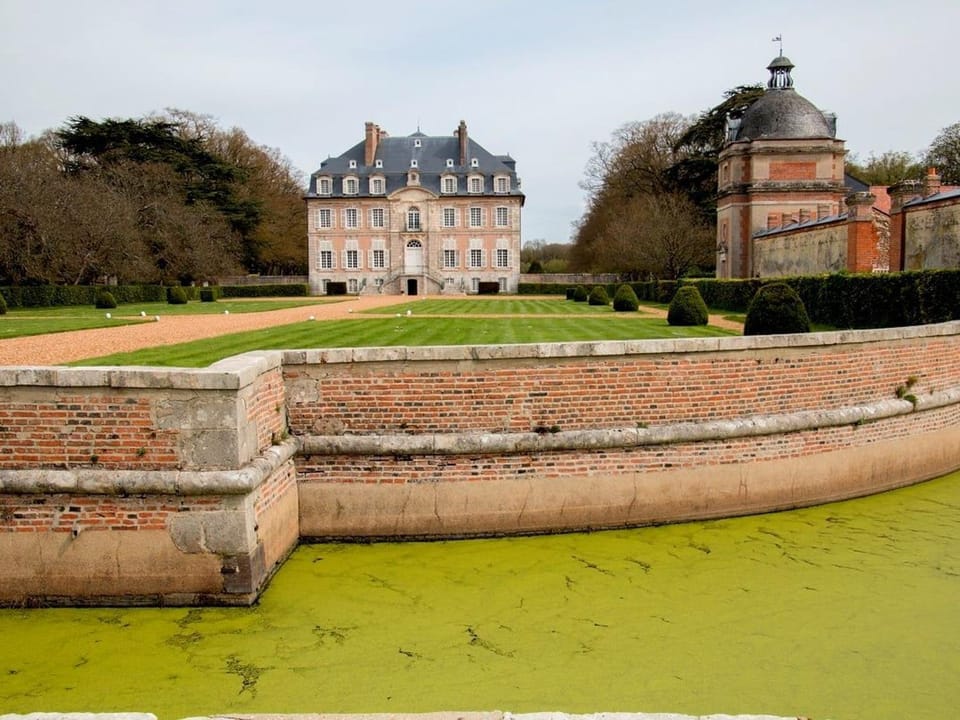 Gîte de charme avec jardin, douves, vélos, et accueil animaux - 4 chambres, proche de Chartres - FR-1-581-63 House in Centre-Val de Loire