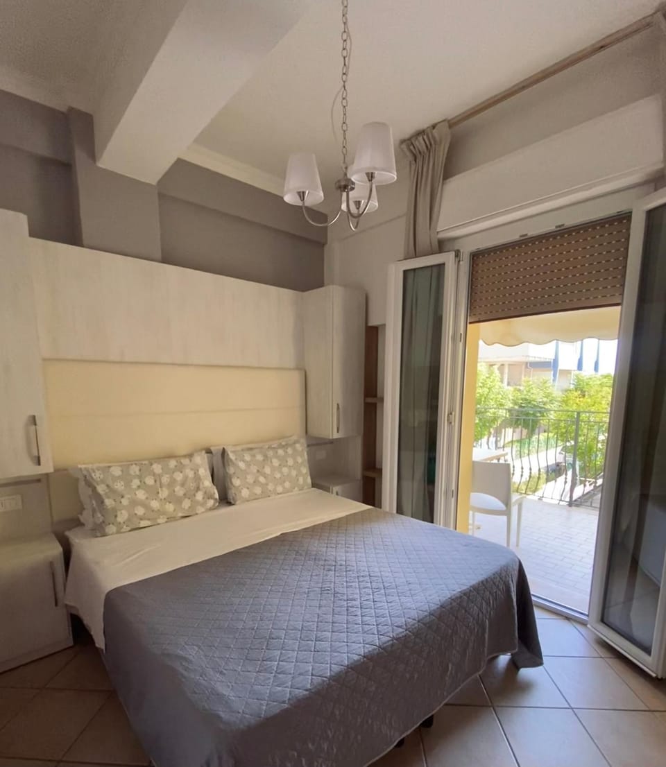Bed, View (from property/room), Balcony/Terrace, Bedroom