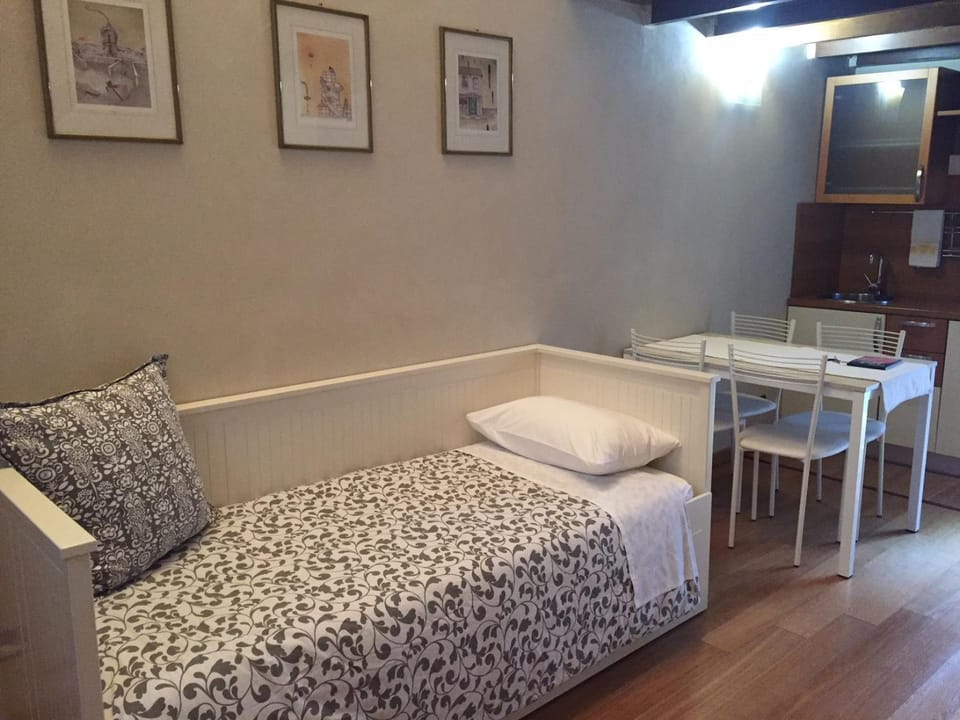 Bed, Living room