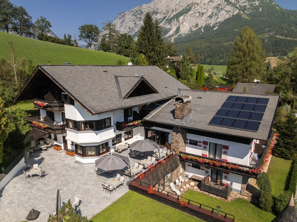 Property building, Restaurant/places to eat, Natural landscape, Bird's eye view, Balcony/Terrace, Mountain view