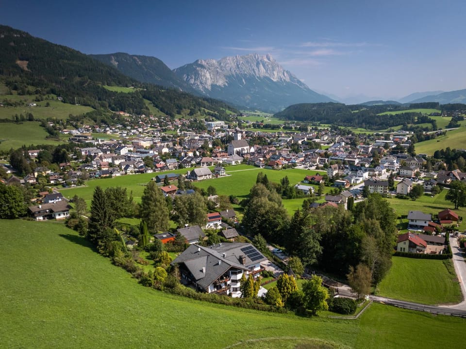 Property building, Day, Neighbourhood, Natural landscape, Bird's eye view, City view, Mountain view, Street view