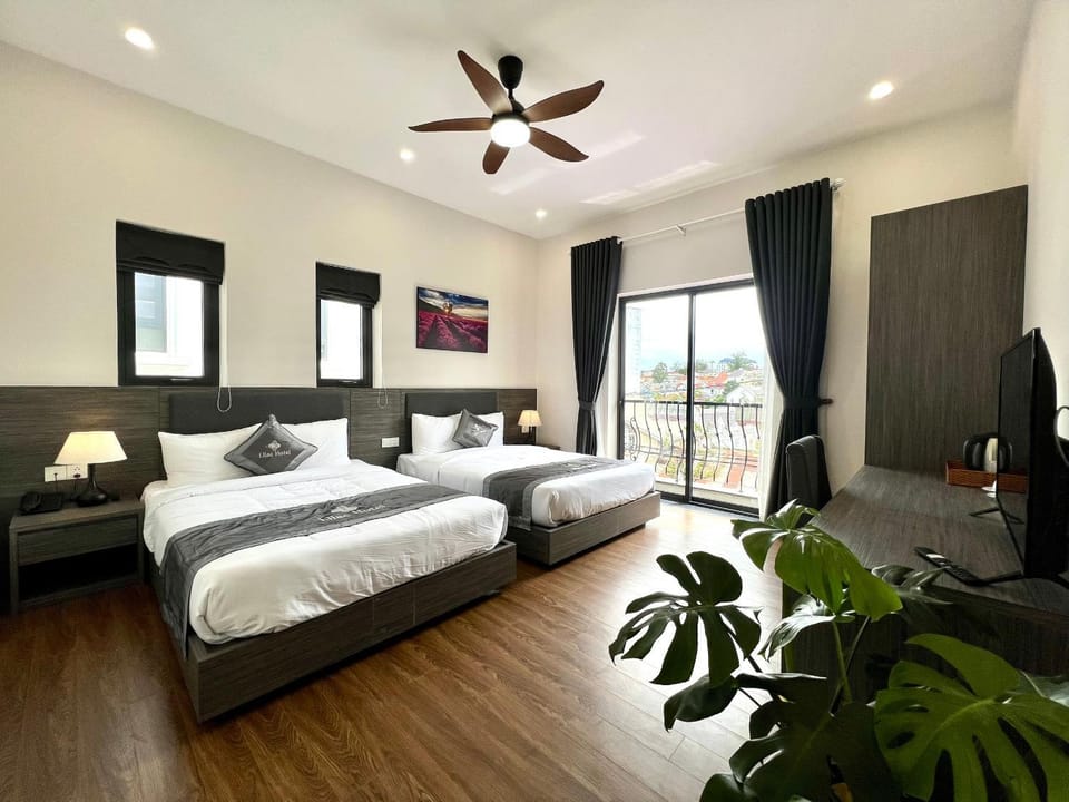 Bed, Photo of the whole room, Bedroom, fireplace