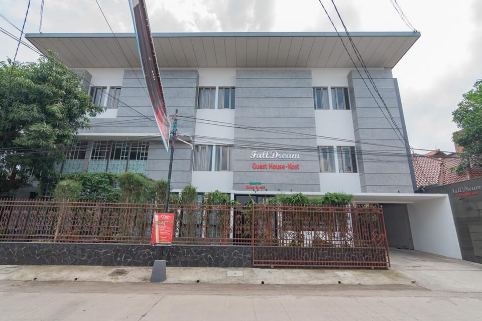Property building, Facade/entrance, Property logo or sign