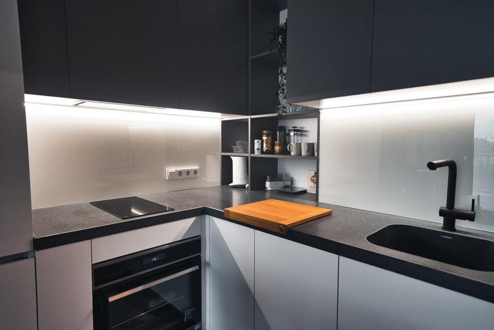 Kitchen or kitchenette, dishwasher, stove, kitchen