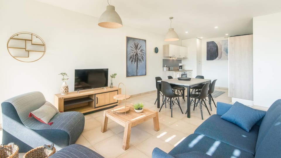 Living room, Dining area, Communal kitchen