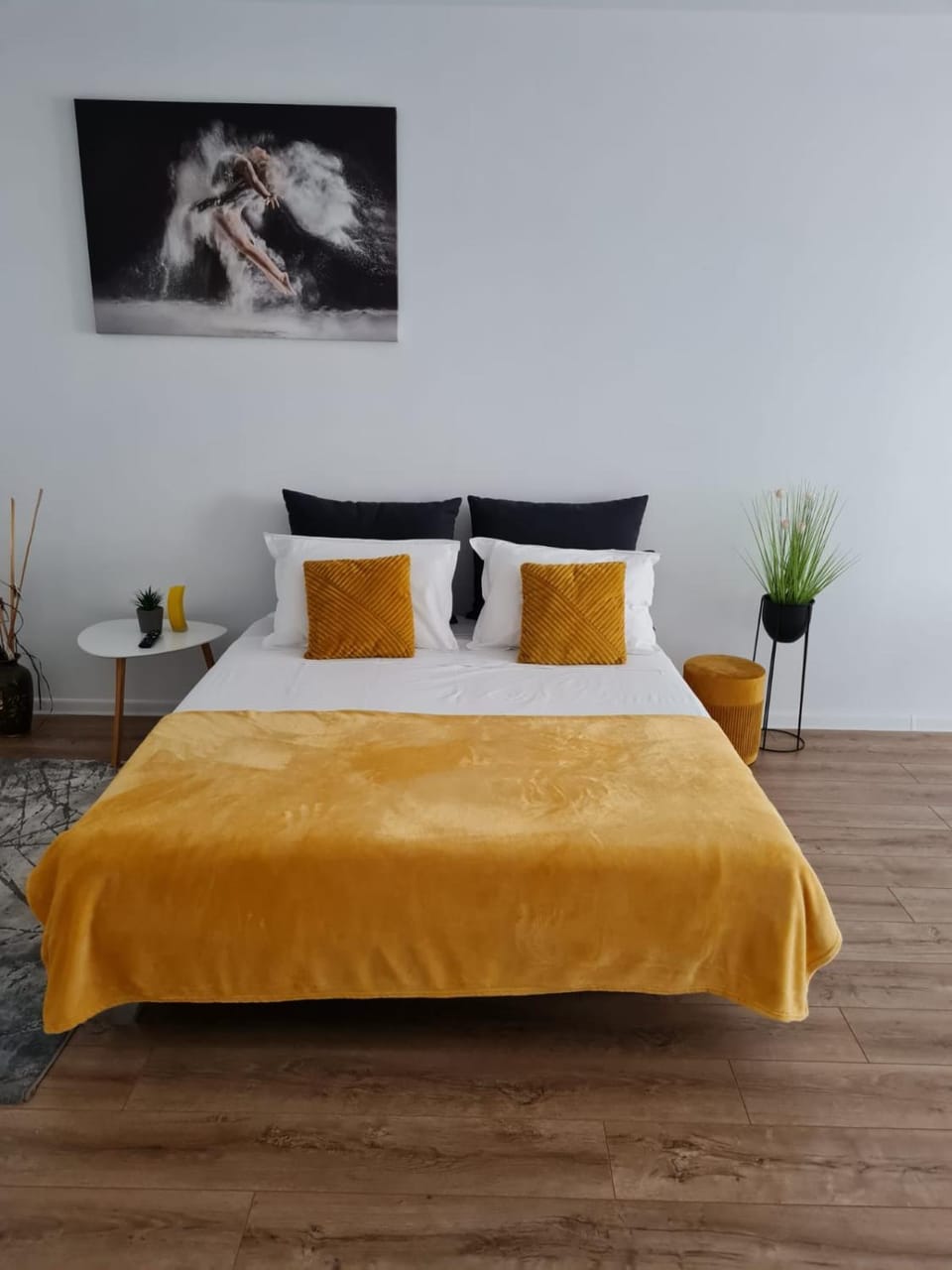 Bed, Photo of the whole room