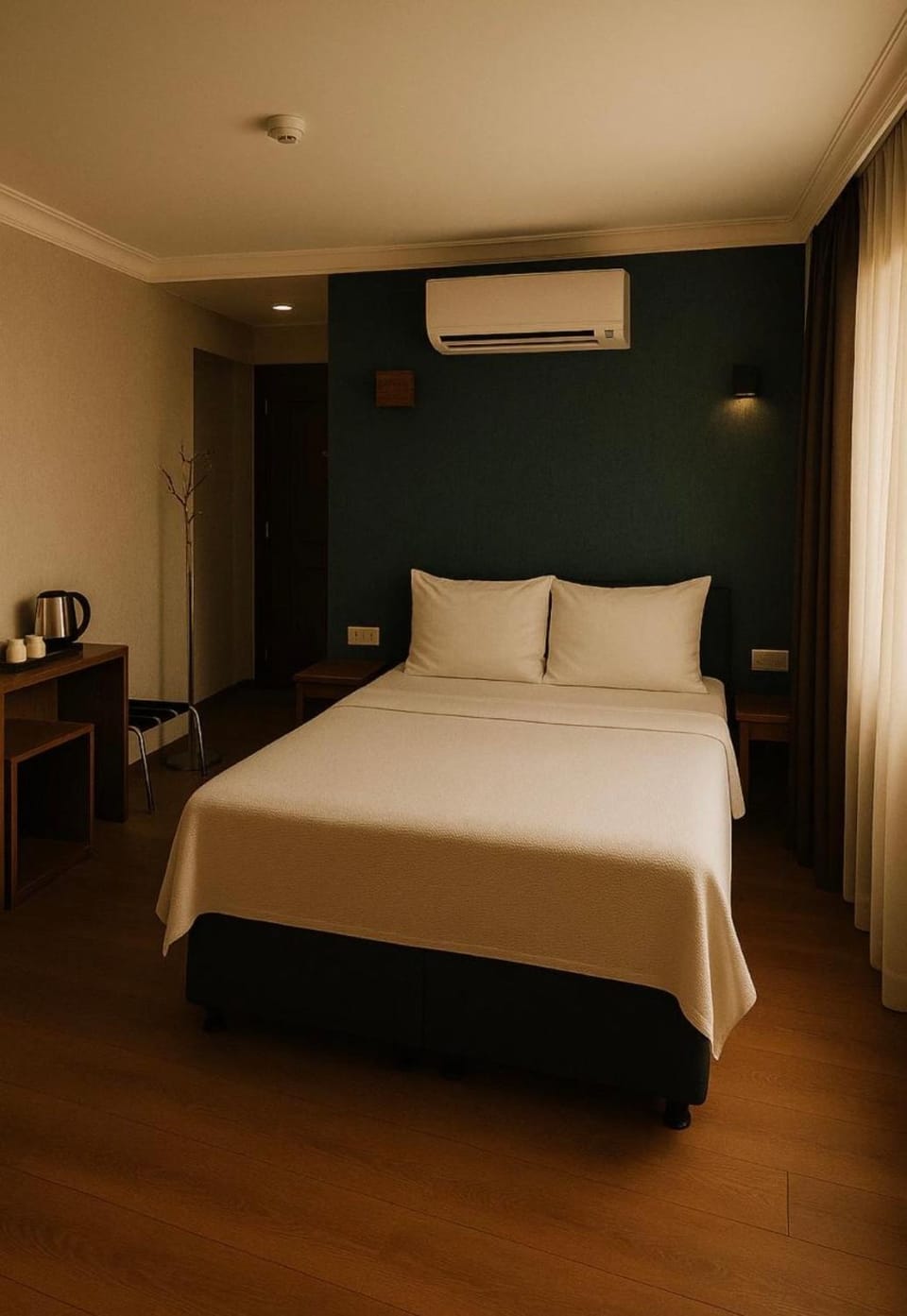 Photo of the whole room, Bedroom