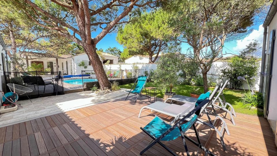 Patio, Garden, Balcony/Terrace, Garden view, Pool view, Swimming pool, sunbed