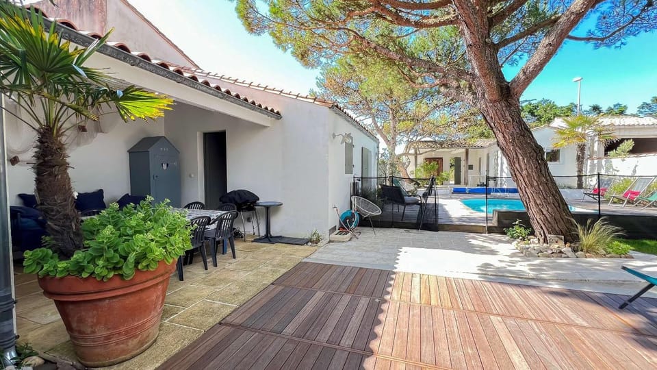 Patio, Garden, Balcony/Terrace, Garden view, Pool view, Swimming pool, sunbed
