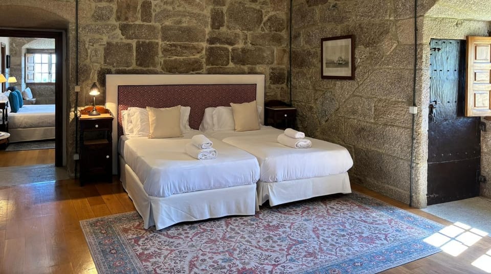 Photo of the whole room, Bedroom, towels